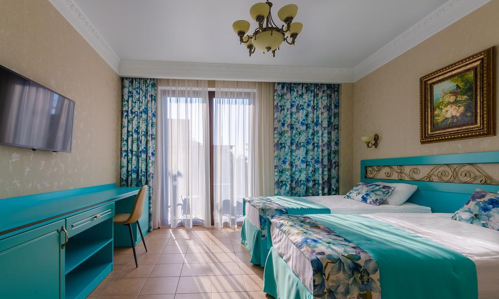 ДВУХМЕСТНЫЙ НОМЕР 2 ОДНОСПАЛЬНЫЕ КРОВАТИ C БАЛКОНОМ